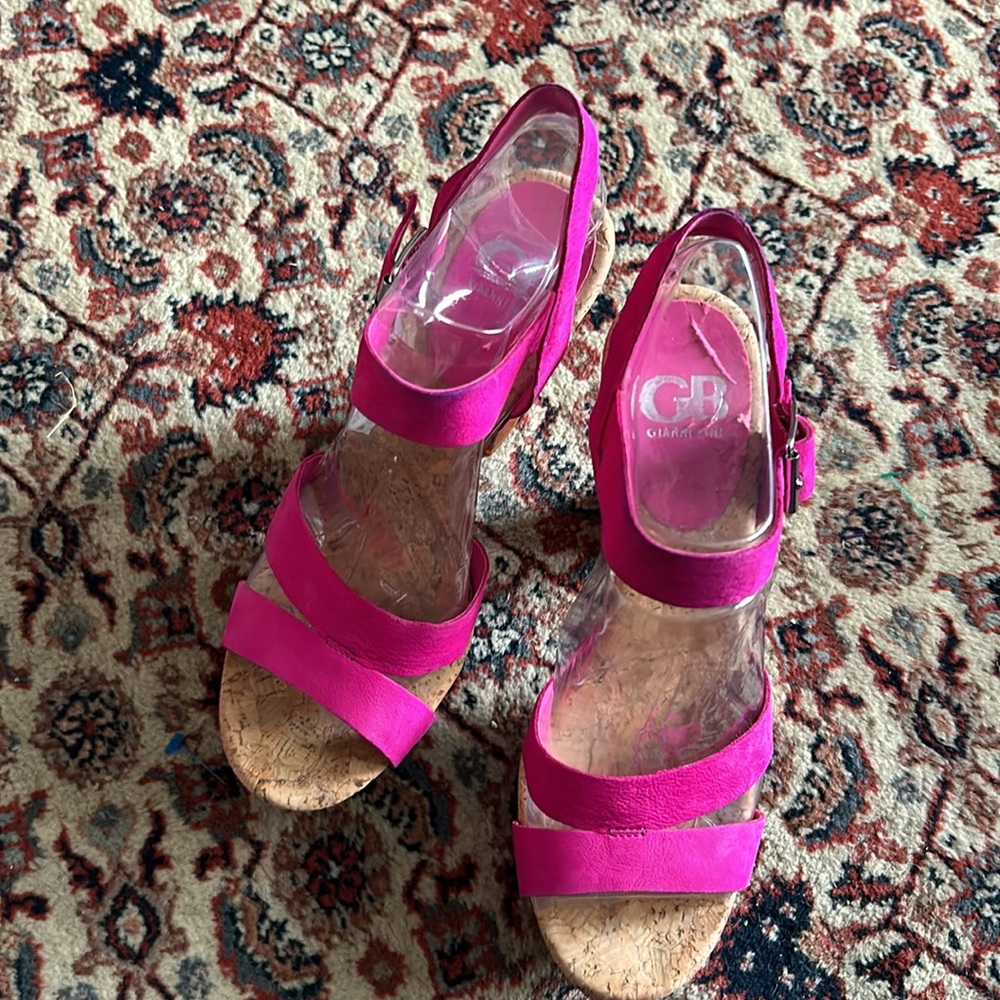 Gianni Bini Fuschia Flame Retro Glam Wood Block Heels - Picture 3 of 8